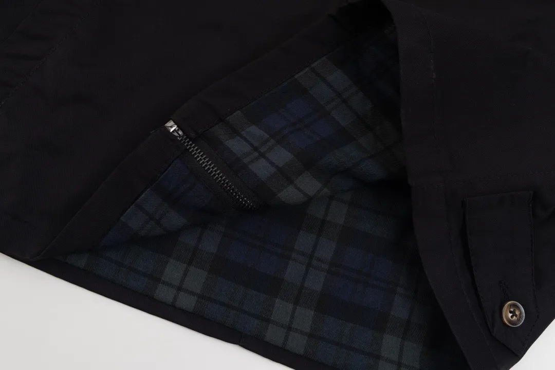 P306 💰Ralph Lauren/Ralph Lauren American vintage classic lapel old cadre retro jacket, thickened in autumn and winter, woolen lining, classic design, timeless classic, thick cotton fabric, showing a sense of vintage, collar and cuffs colorful plaid embellishment, looks good on both men and women, comfortable and comfortable, focuses on relaxed retro YYDS, one for each man and woman, an indispensable piece for autumn and winter, the hottest jacket at the moment The 100% cotton twill is thick and thick, and the pure cotton colorful plaid lining is distinguished by digital printing in the market. Exquisite embroidery. The Harrington jacket has a loose fit, is short and fat, and is super versatile. It is clean-fitting and is perfect for men and women!   Color: Khaki Navy Black Size: M/L/XL Item No.: 101579